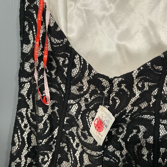 Monique LHUILLER  Elegant Black and White Lace DressSIZE 8 - Picture 4 of 10